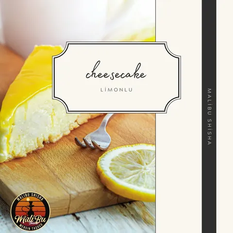Limonlu cheesecake dilimi, limon ve çatal ile