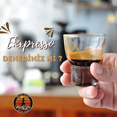 Espresso fincanı, elde tutulurken
