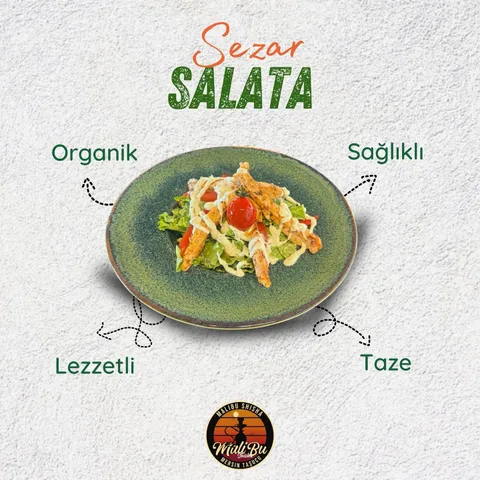 Sezar salata — tavuklu, taze yeşillik