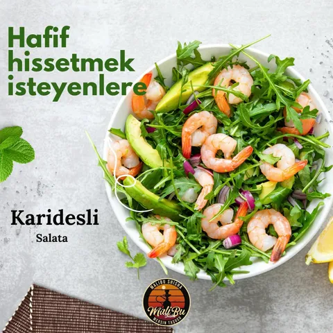 Karidesli salata — roka, avokado ve karides