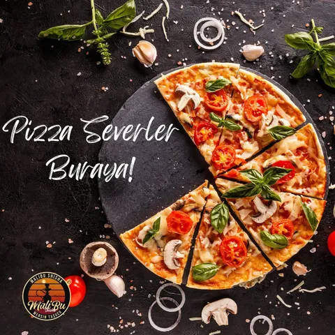 Fırından pizza — mantar, cherry domates ve fesleğen